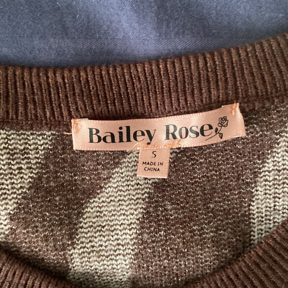 Bailey Rose Cropped Button-Up Cardigan - Small - Picture 2 of 11